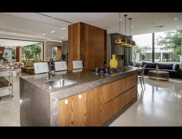 4 BEDROOM HOUSE FOR SALE IN UMHLANGA RIDGE